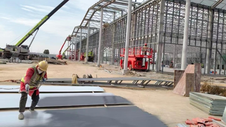 富萊德高性能防腐涂料：大型鋼結(jié)構(gòu)廠房屋面防腐解決方案