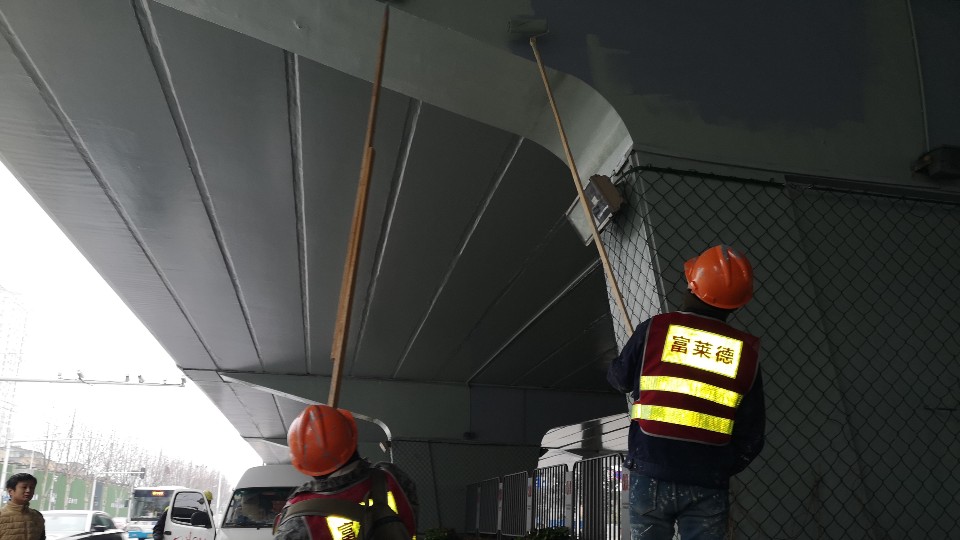 砼橋墩與橋面防腐如何選？富萊德專業(yè)涂層方案，長(zhǎng)效保護(hù)，精準(zhǔn)應(yīng)對(duì)腐蝕挑戰(zhàn)