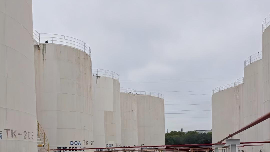 富萊德防腐漆助力化工儲罐外壁應對強酸堿腐蝕