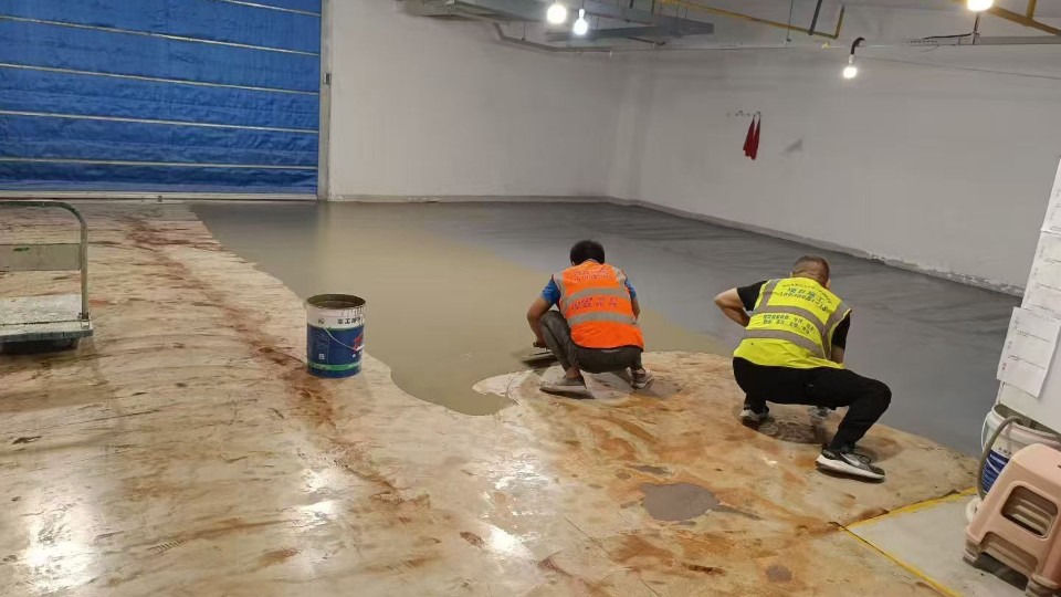 華為武漢基地地下室卸貨平臺(tái)超耐磨防滑地坪整體方案