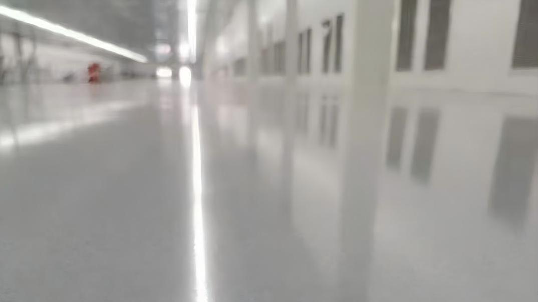 現(xiàn)代辦公與商業(yè)空間的?；噎h(huán)氧彩砂自流平地坪漆