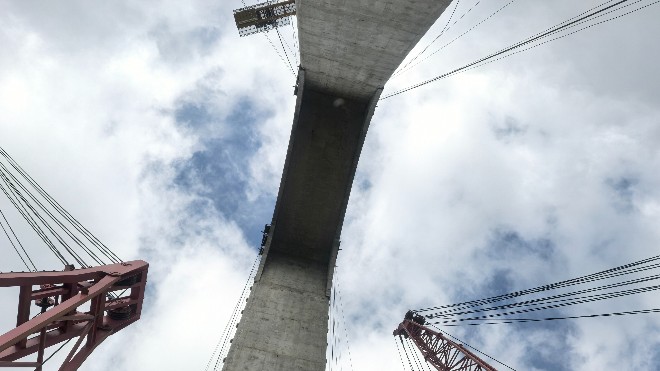 190米高塔如何抵御黃土溝壑侵蝕？—探秘富萊德混凝土防護(hù)系統(tǒng)在張鐵溝特大橋主塔的應(yīng)用