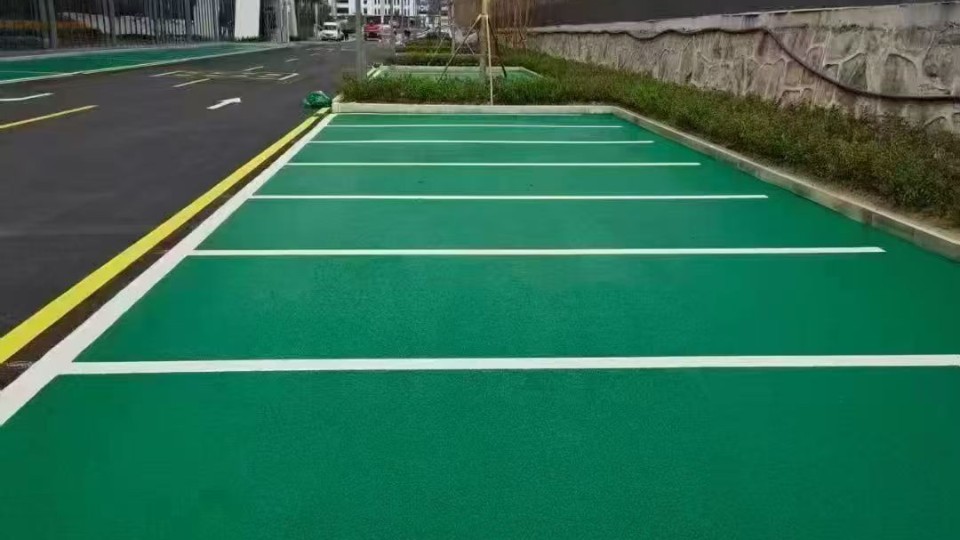停車(chē)場(chǎng)/道路改色首選！富萊德丙烯酸漆：5年長(zhǎng)效抗污防裂