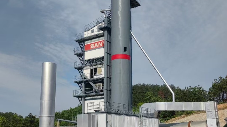 長效防腐，美觀耐用：富萊德涂料在瀝青攪拌站的應(yīng)用實踐