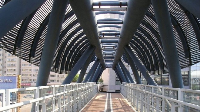 鋼結(jié)構(gòu)氟碳漆廠家講述漆膜發(fā)白原因